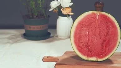 夏日西瓜清甜可口视频的预览图
